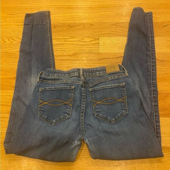Abercrombie and Fitch size 2 skinny jeans - Picture 1 of 4
